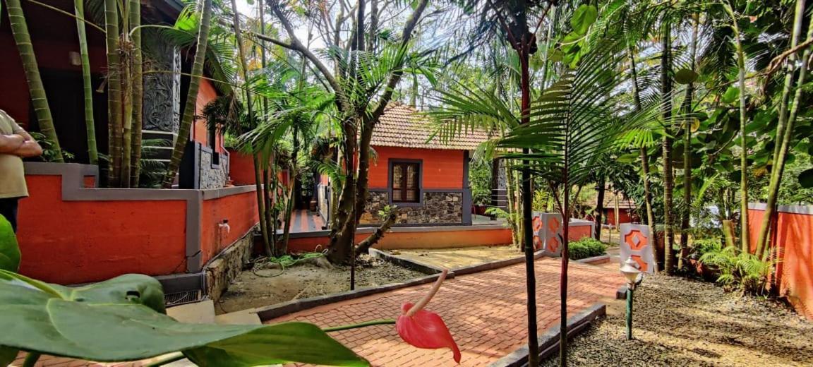 Clay Resort By Bestinn Leisure - Wayanad Padinjarathara Bagian luar foto