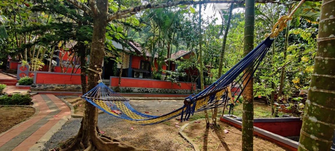 Clay Resort By Bestinn Leisure - Wayanad Padinjarathara Bagian luar foto